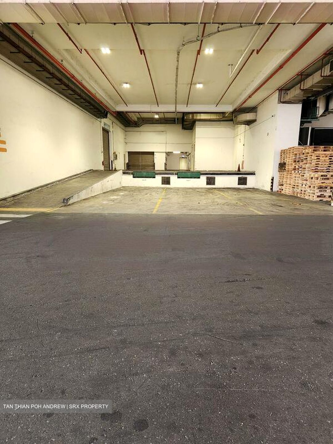 Jurong Port Road (D22), Warehouse #484124371